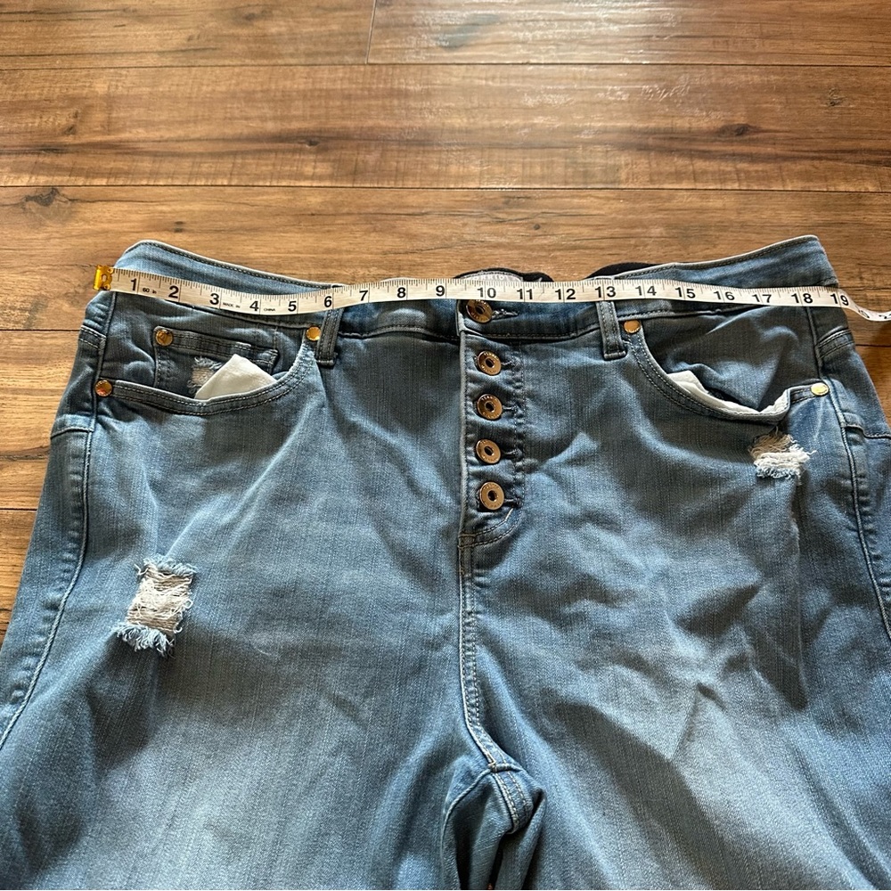 Torrid Lightly Distressed Bombshell Skinny Jeans size 20r - Picture 6 of 9
